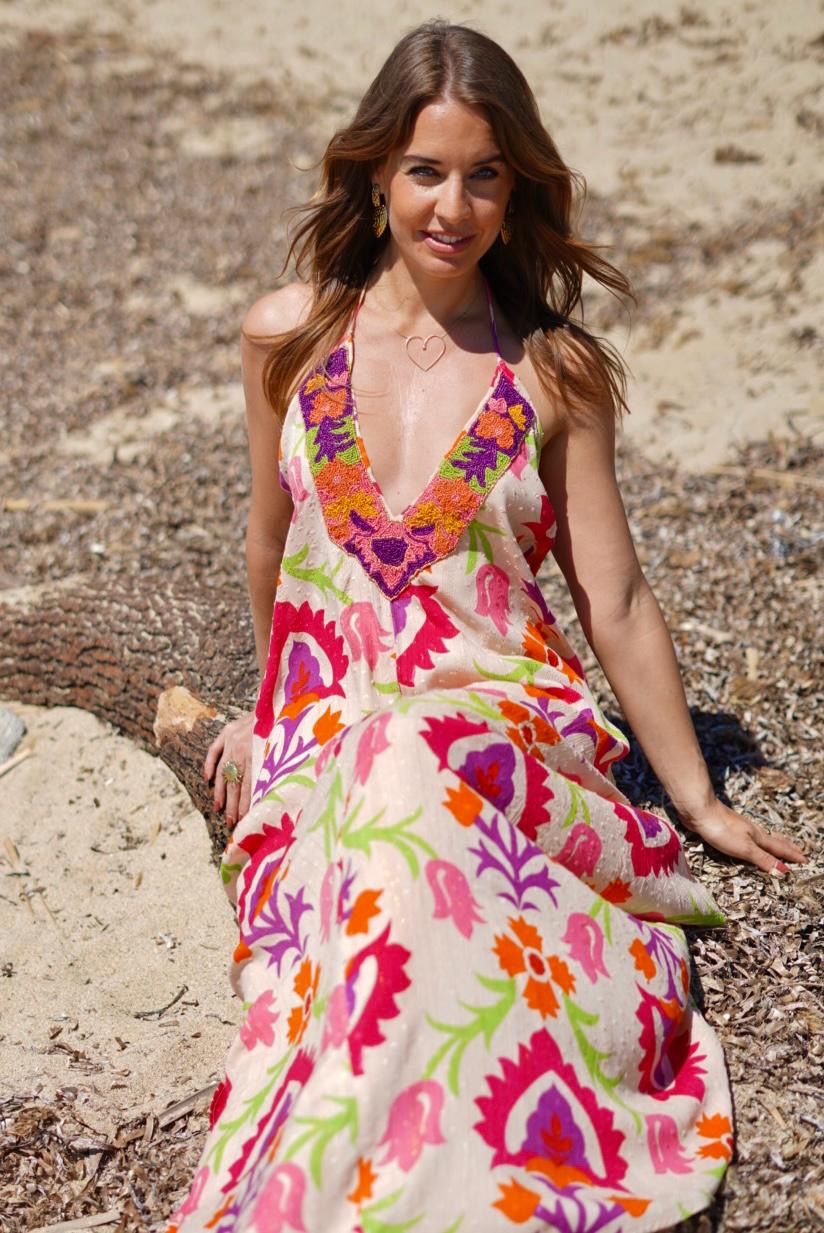 Robe longue dos nu imprimé floral – Look bohème chic