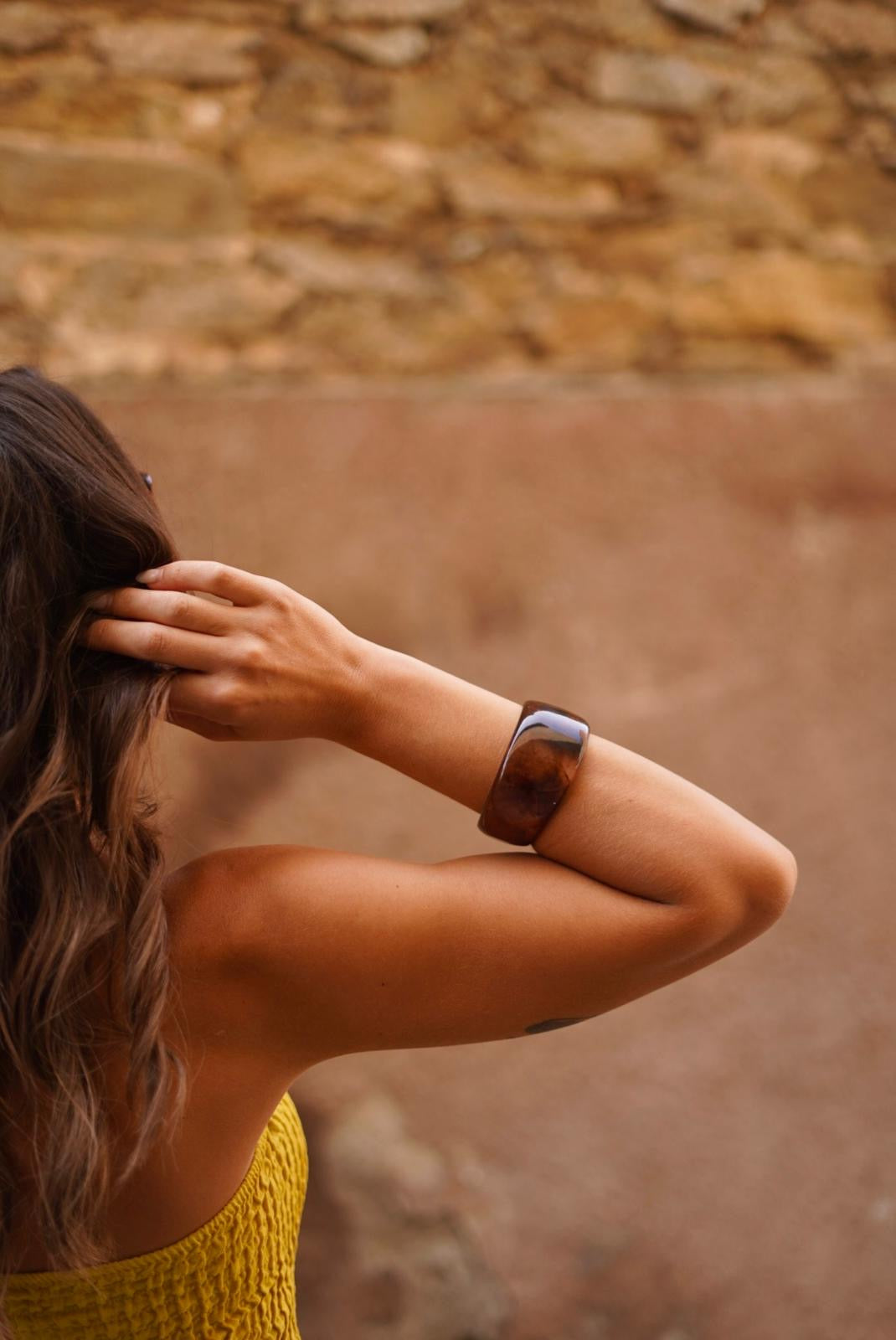 Bracelet jonc effet écaille – Marron caramel