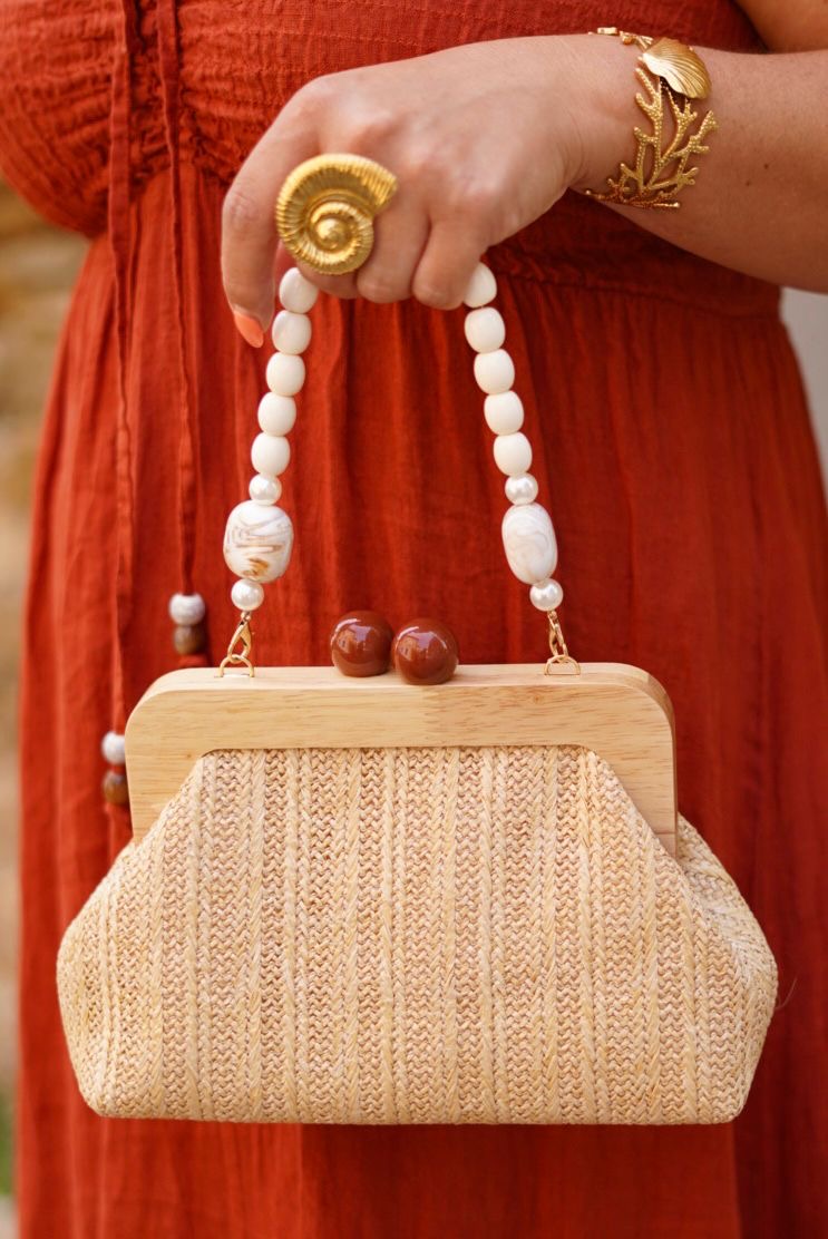 Pochette en raphia tressé beige, anse bijoux - finition bois