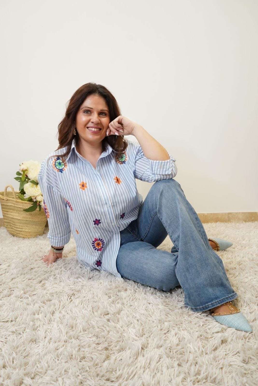 Chemise brodée fleurs, rayé bleu et blanc - Jad'Or la Mode- La mode au service-de-la-féminité