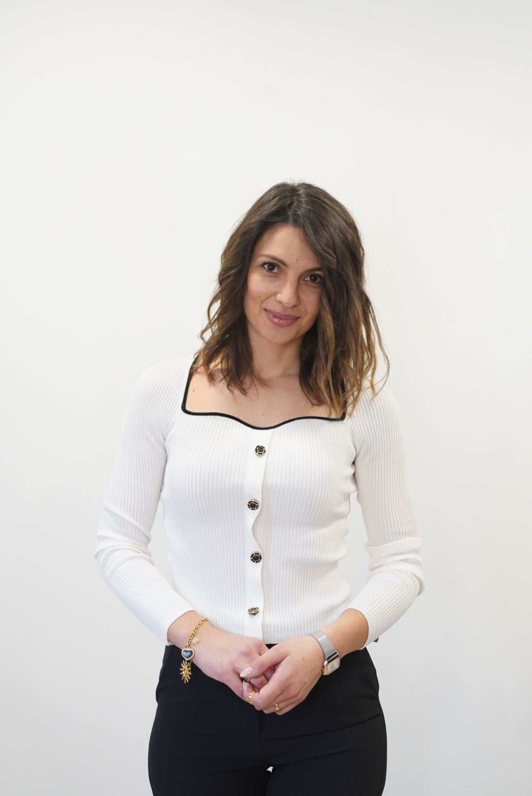 Pull Coralie orné de boutons - Blanc - Jad'Or la Mode- La mode au service-de-la-féminité