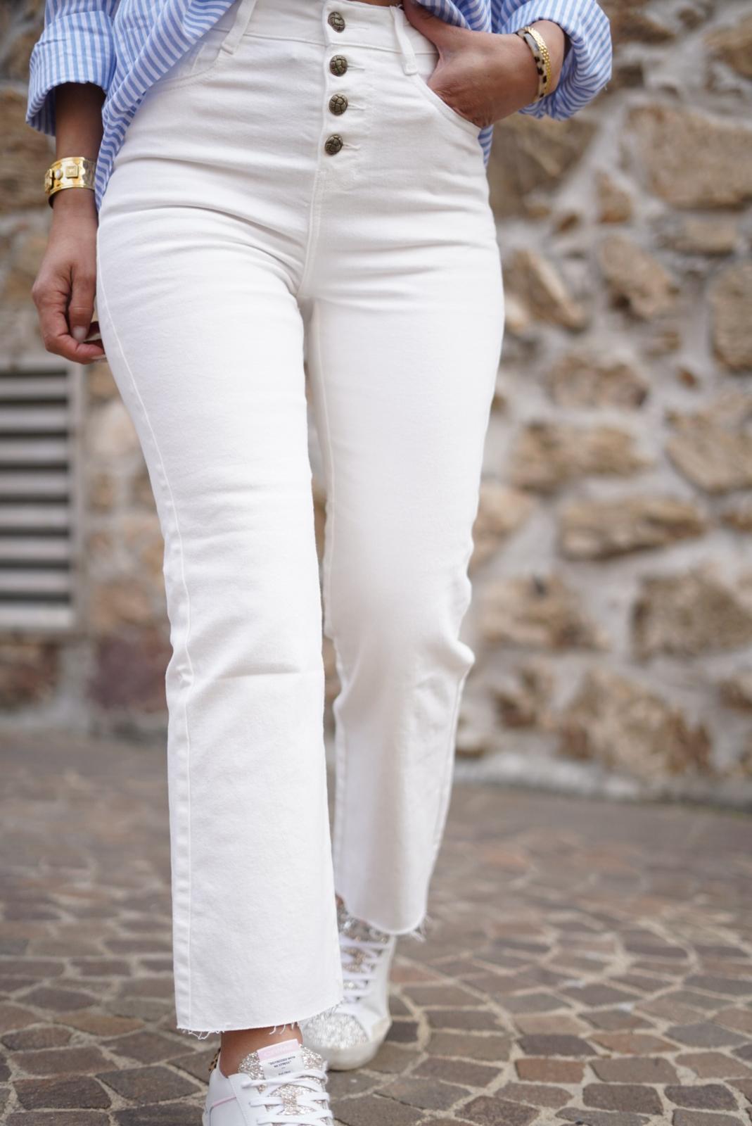 Jean blanc taille haute à boutons dorées - Coupe straight - Jad'Or la Mode- La mode au service-de-la-féminité