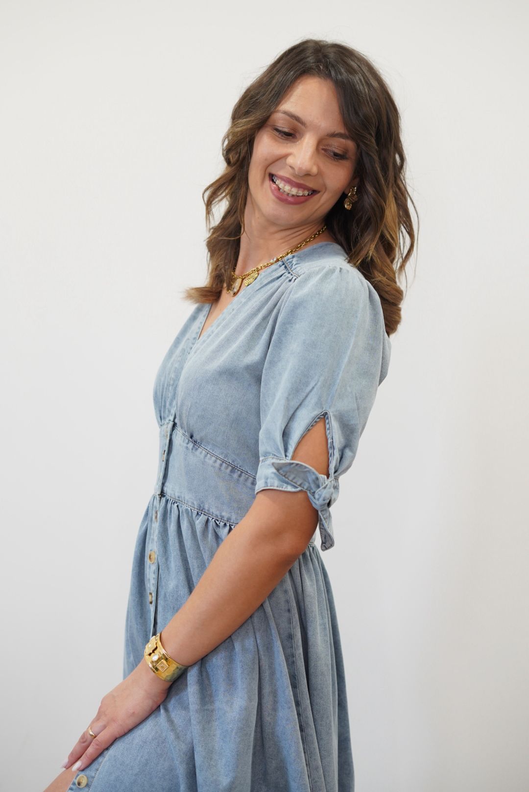 Robe longue en jean Helena – Look casual chic, manches courtes, taille marquée - Jad'Or la Mode- La mode au service-de-la-féminité
