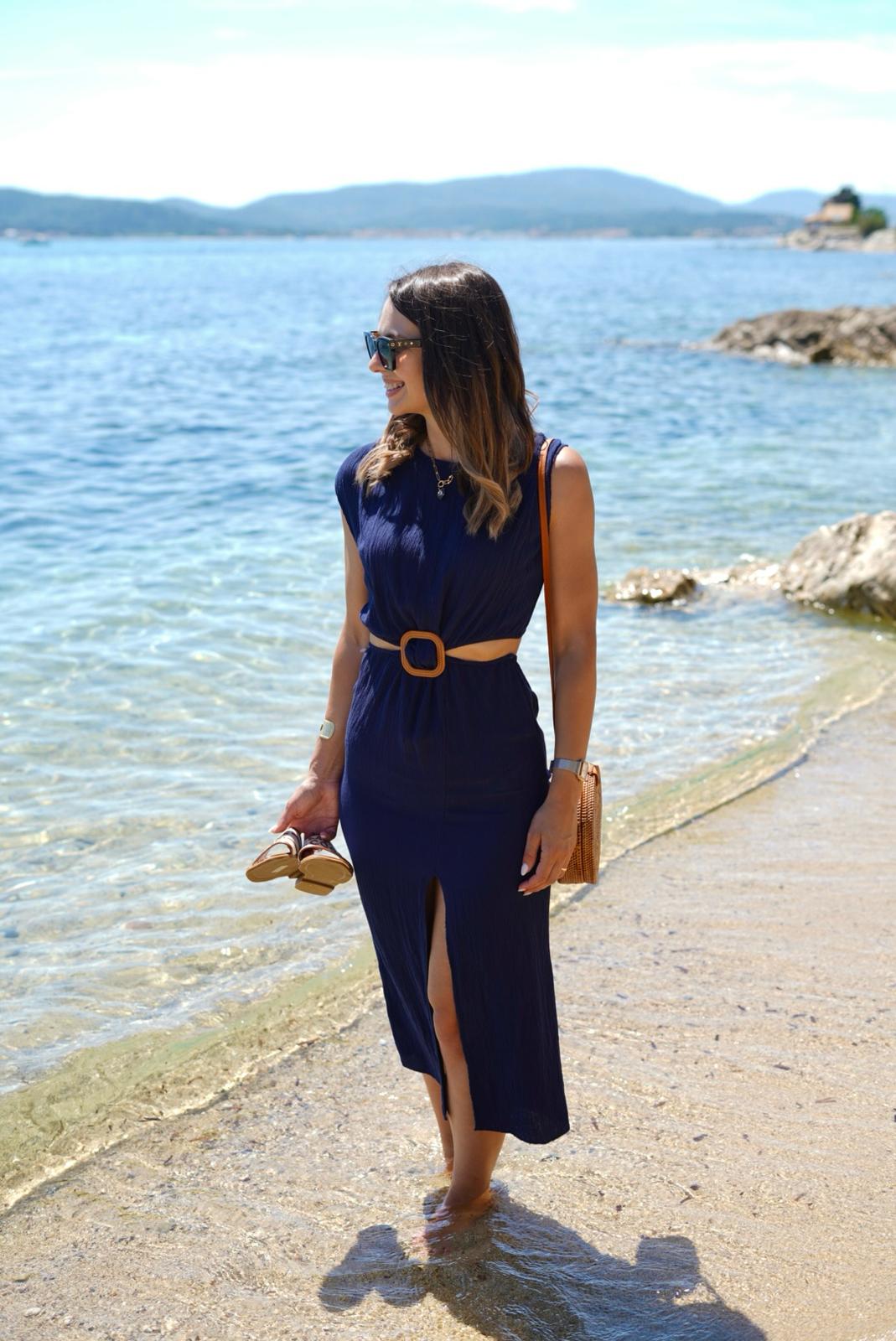 Robe estivale à découpe taille – Bleu Marine