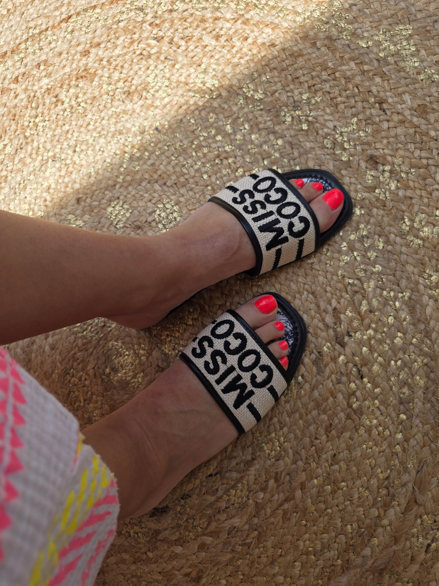 Sandales plates MISS COCO – Look estival tendance