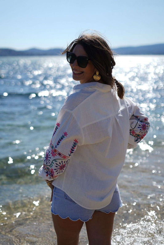 Chemise blanche Diana – manches brodées bohème chic – légère et estivale - Jad'Or la Mode- La mode au service-de-la-féminité