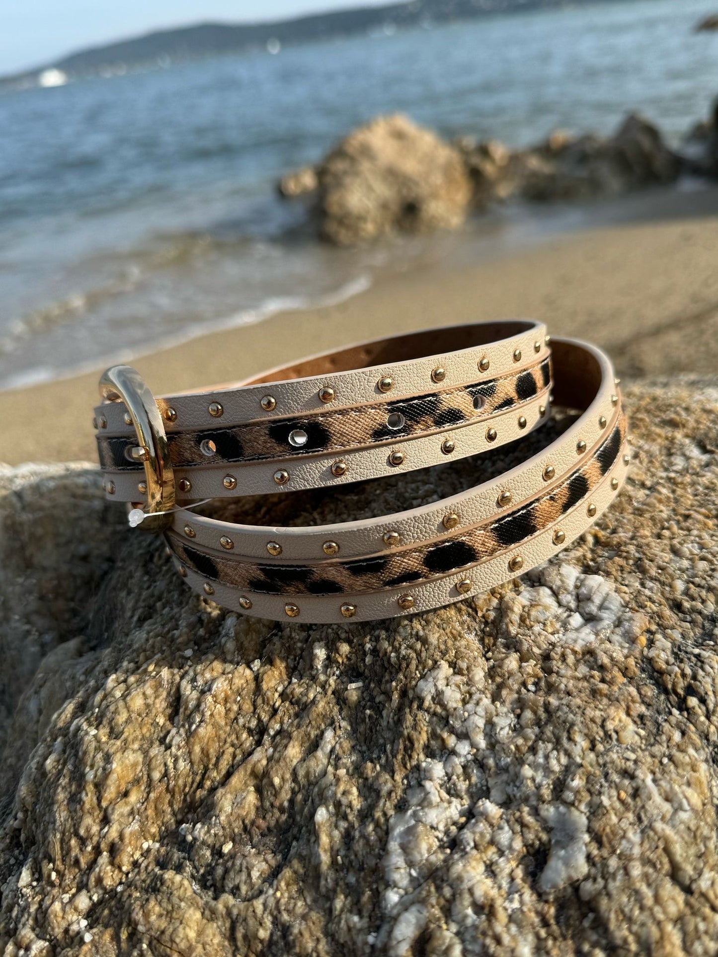 Ceinture femme avec détail léopard et clous dorés - Couleur beige