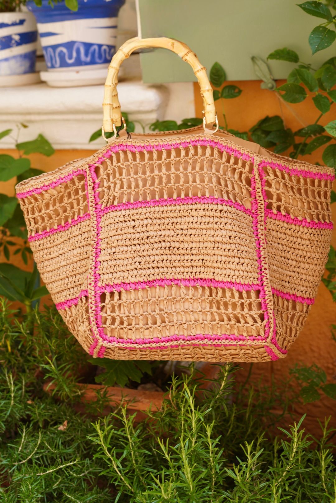 Grand sac plage Rive Gauche, en raphia tressé marron avec finitions roses