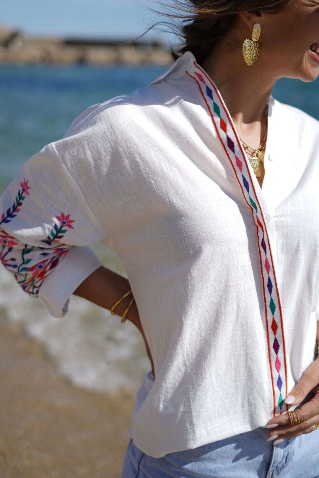 Chemise blanche Diana – manches brodées bohème chic – légère et estivale - Jad'Or la Mode- La mode au service-de-la-féminité