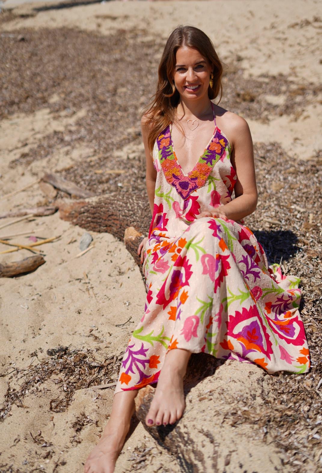Robe longue dos nu imprimé floral – Look bohème chic