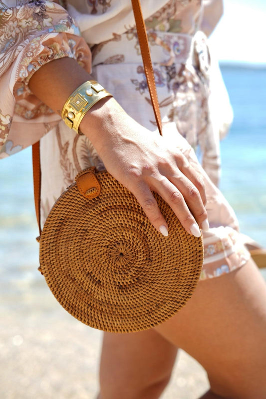Sac bandoulière en raphia rigide – forme arrondie, doublure Dax africaine, style bohème chic
