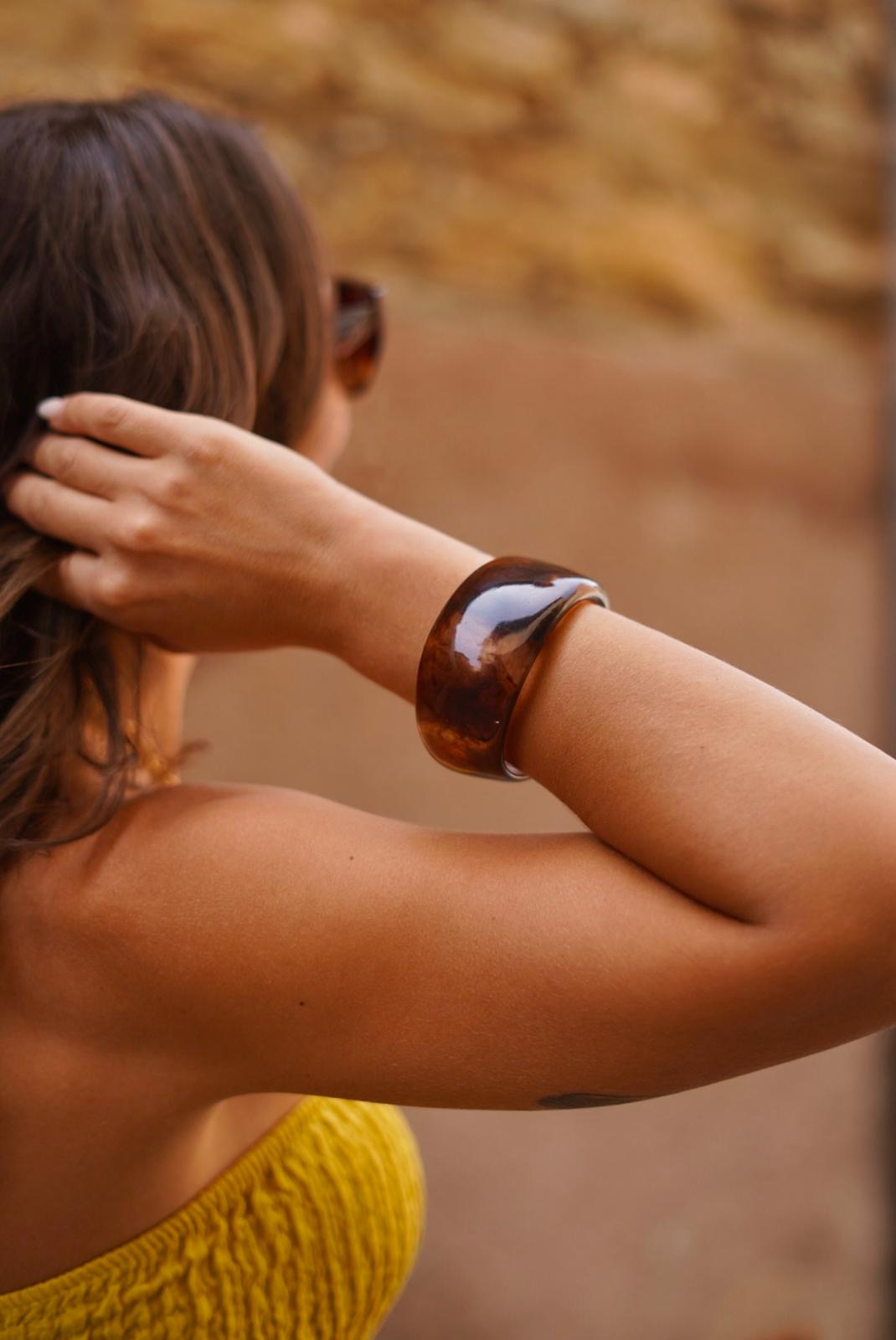 Bracelet jonc effet écaille – Marron caramel