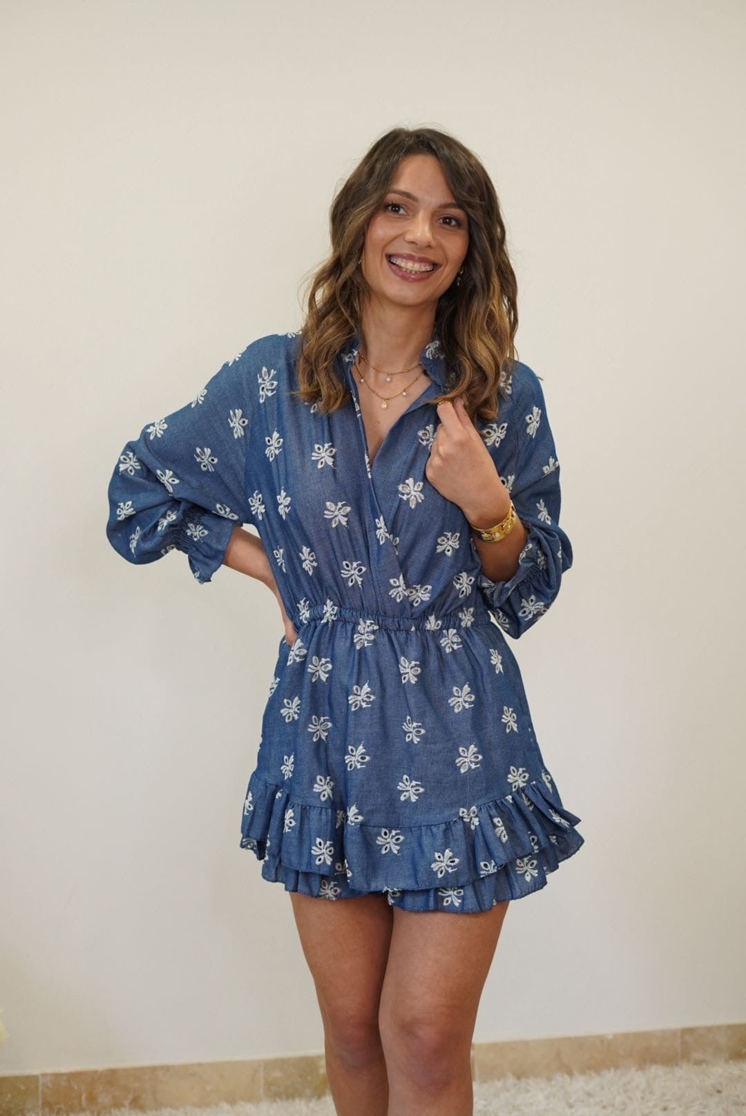 Combishort fleurie bleu en coton – Look estival chic et décontracté - Jad'Or la Mode- La mode au service-de-la-féminité
