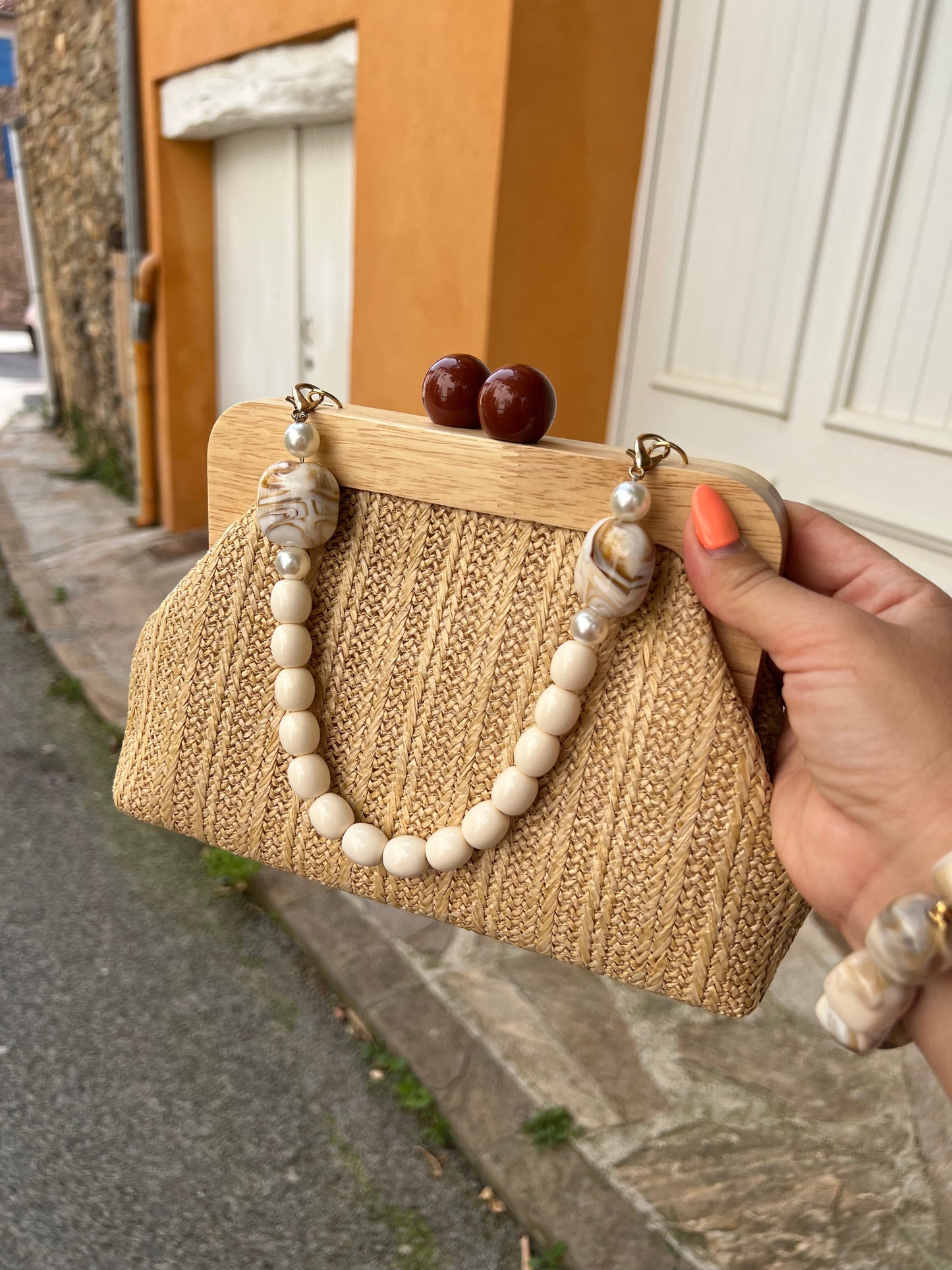 Pochette en raphia tressé beige, anse bijoux - finition bois
