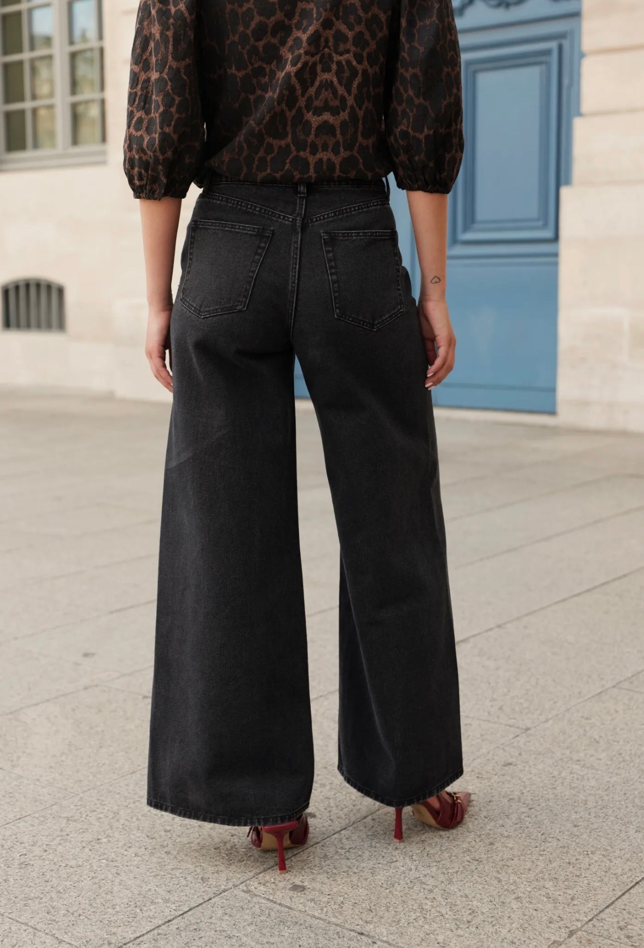 Jean Oraije, Palazzo Barnes - noir anthracite