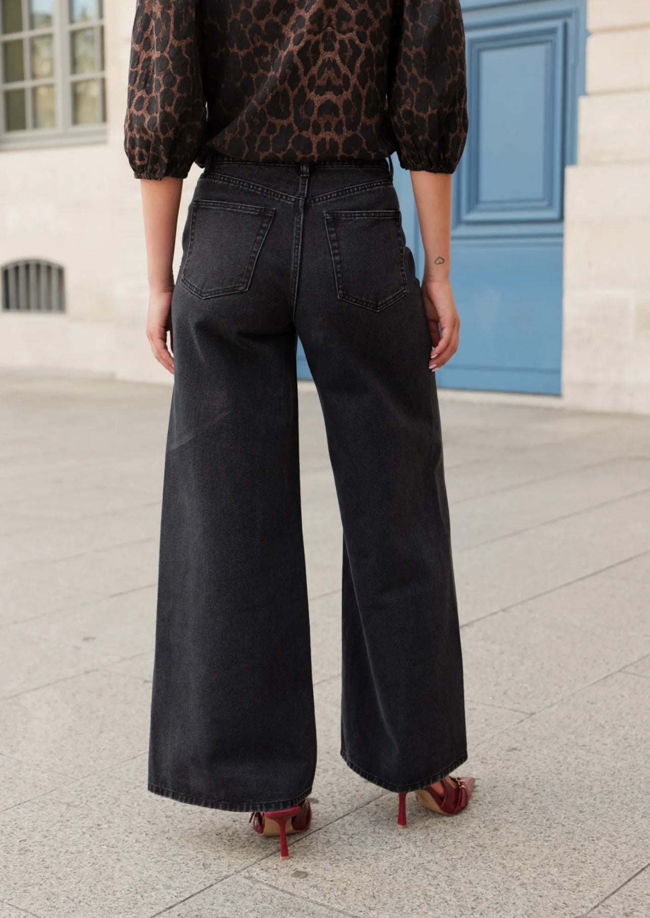 Jean Oraije, Palazzo Barnes - noir anthracite