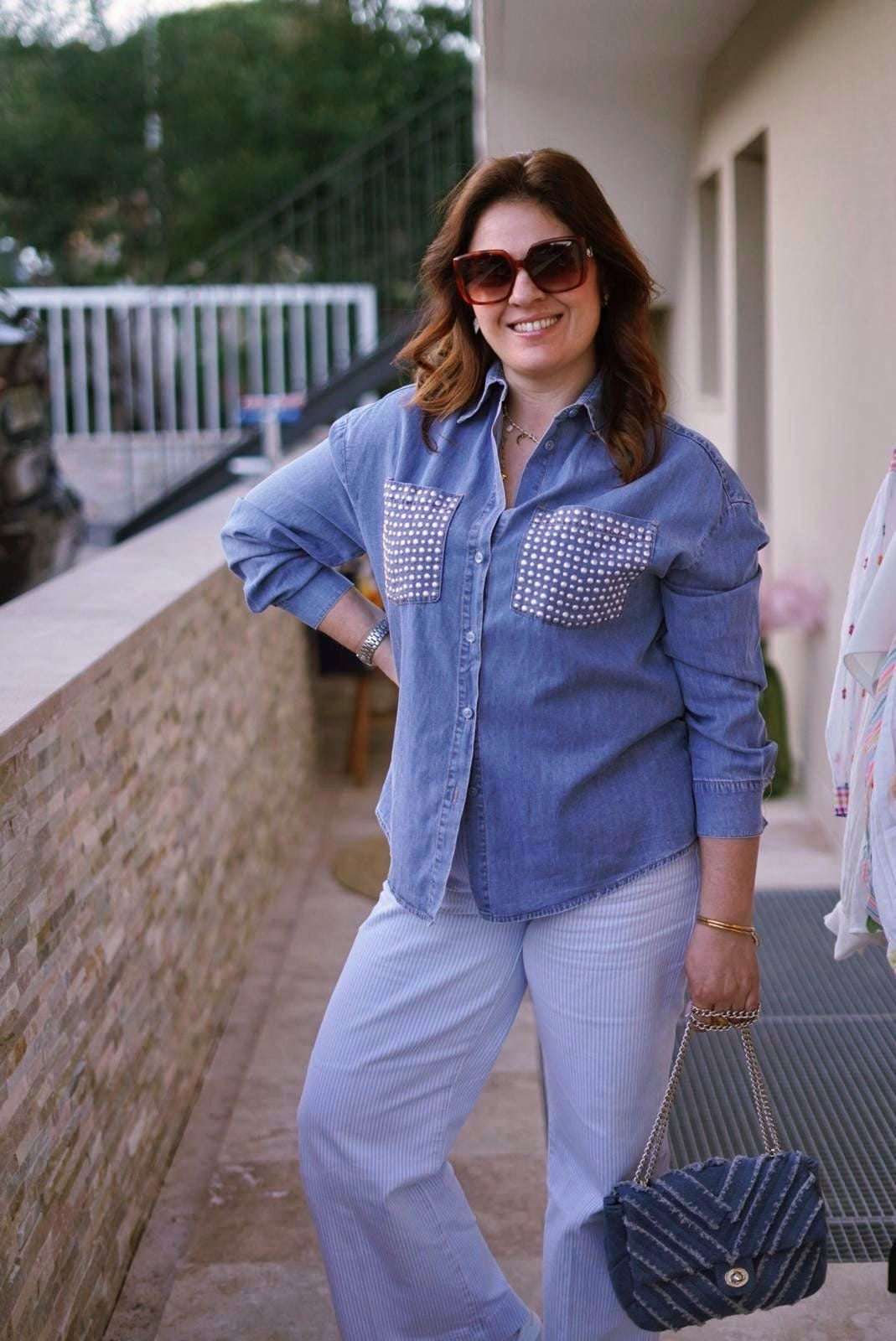 Chemise Gaelle, en jean avec poches ornés de clous - Jad'Or la Mode- La mode au service-de-la-féminité
