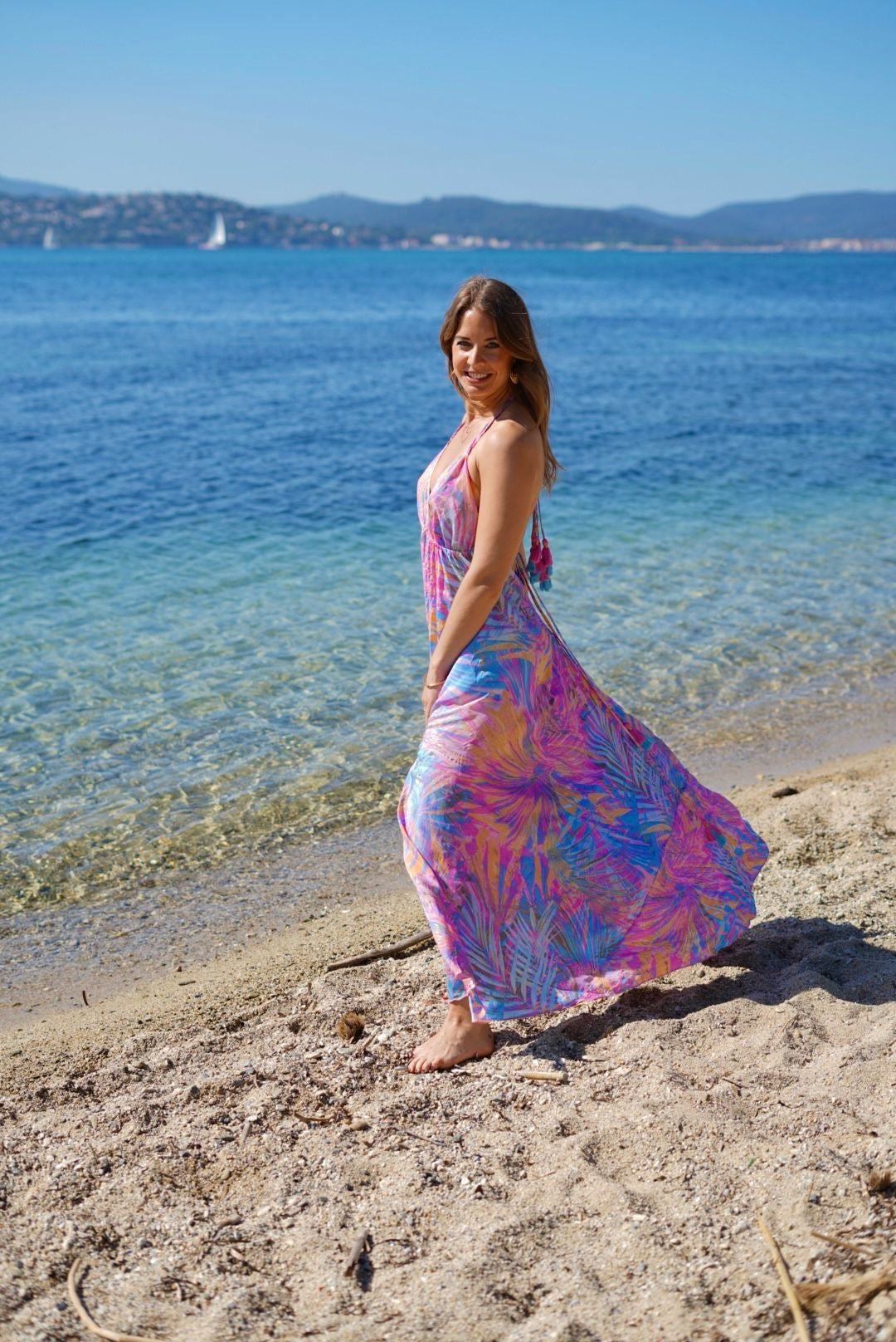Robe longue dos nu imprimé aquarelle – Fluide, lumineuse et ultra féminine