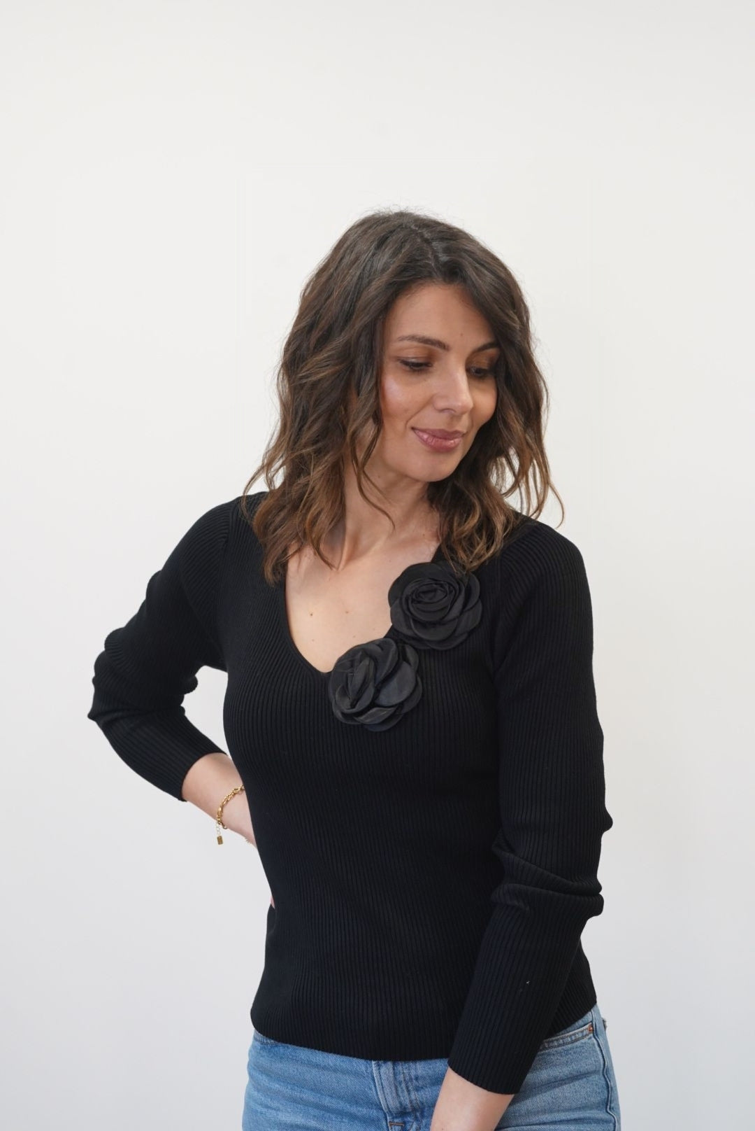 Pull Dalila orné fleurs - Noir - Jad'Or la Mode- La mode au service-de-la-féminité