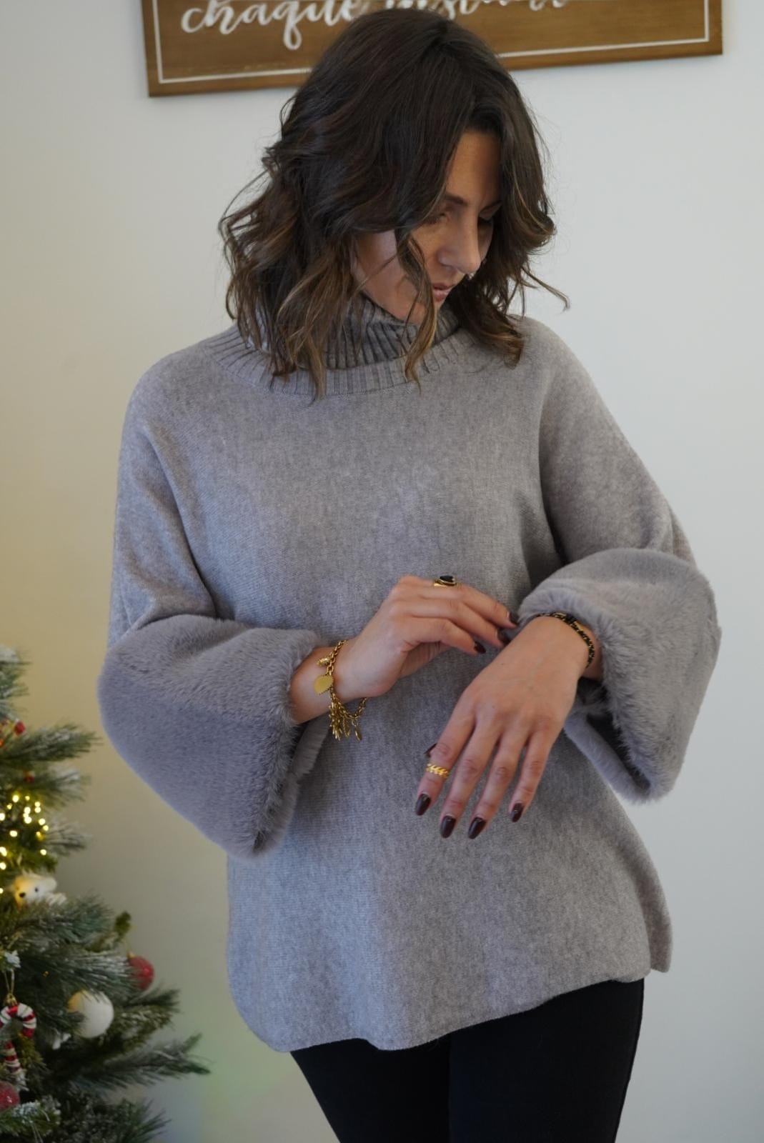 Pull manches fausse fourrure