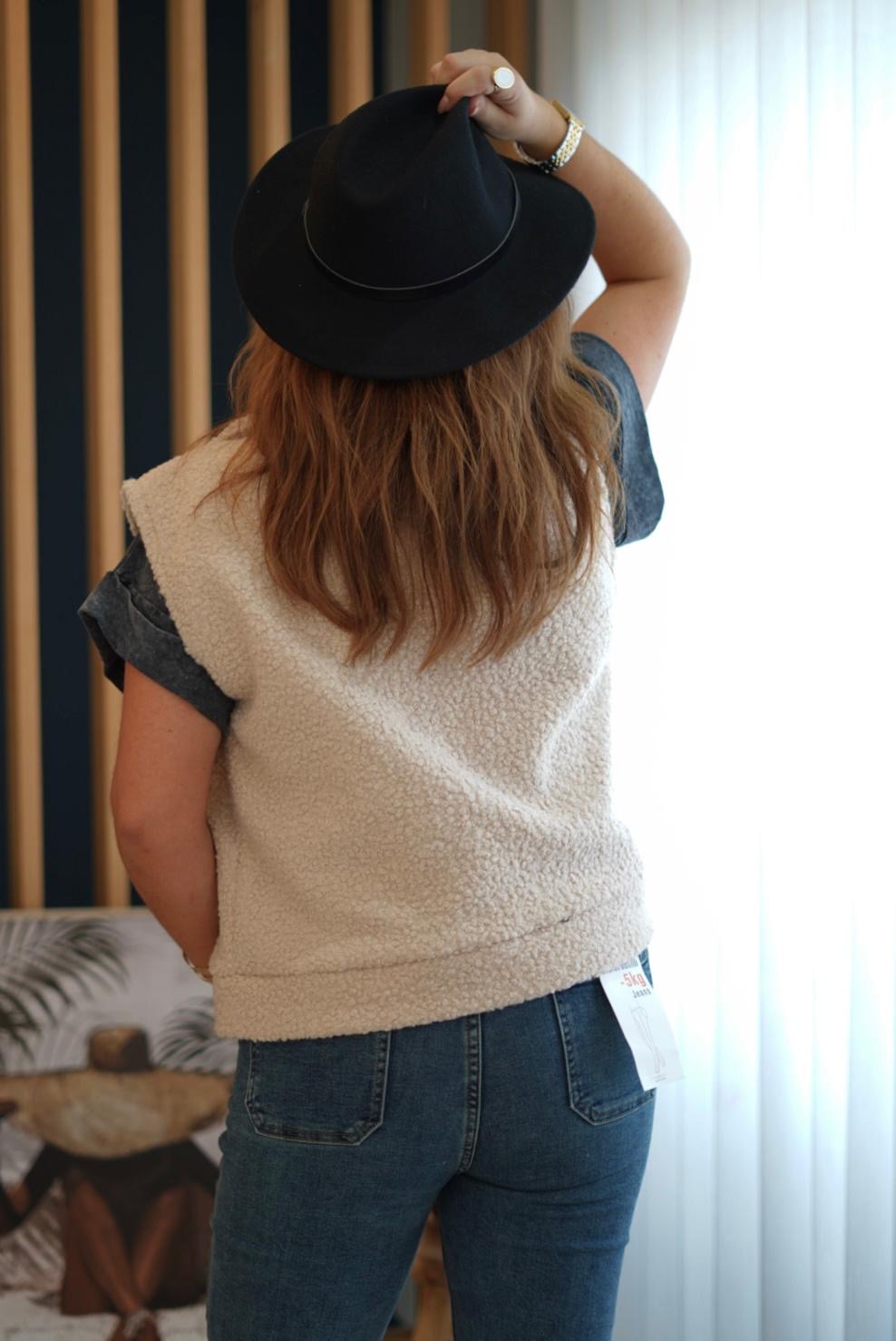 Veste sans manches bouclette Beige - Jad'Or la Mode- La mode au service-de-la-féminité