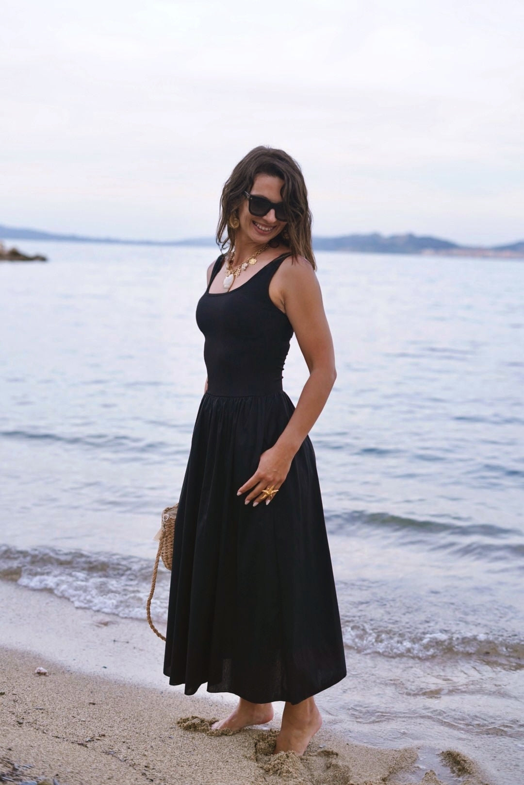 Robe noire longue – Élégante & intemporelle