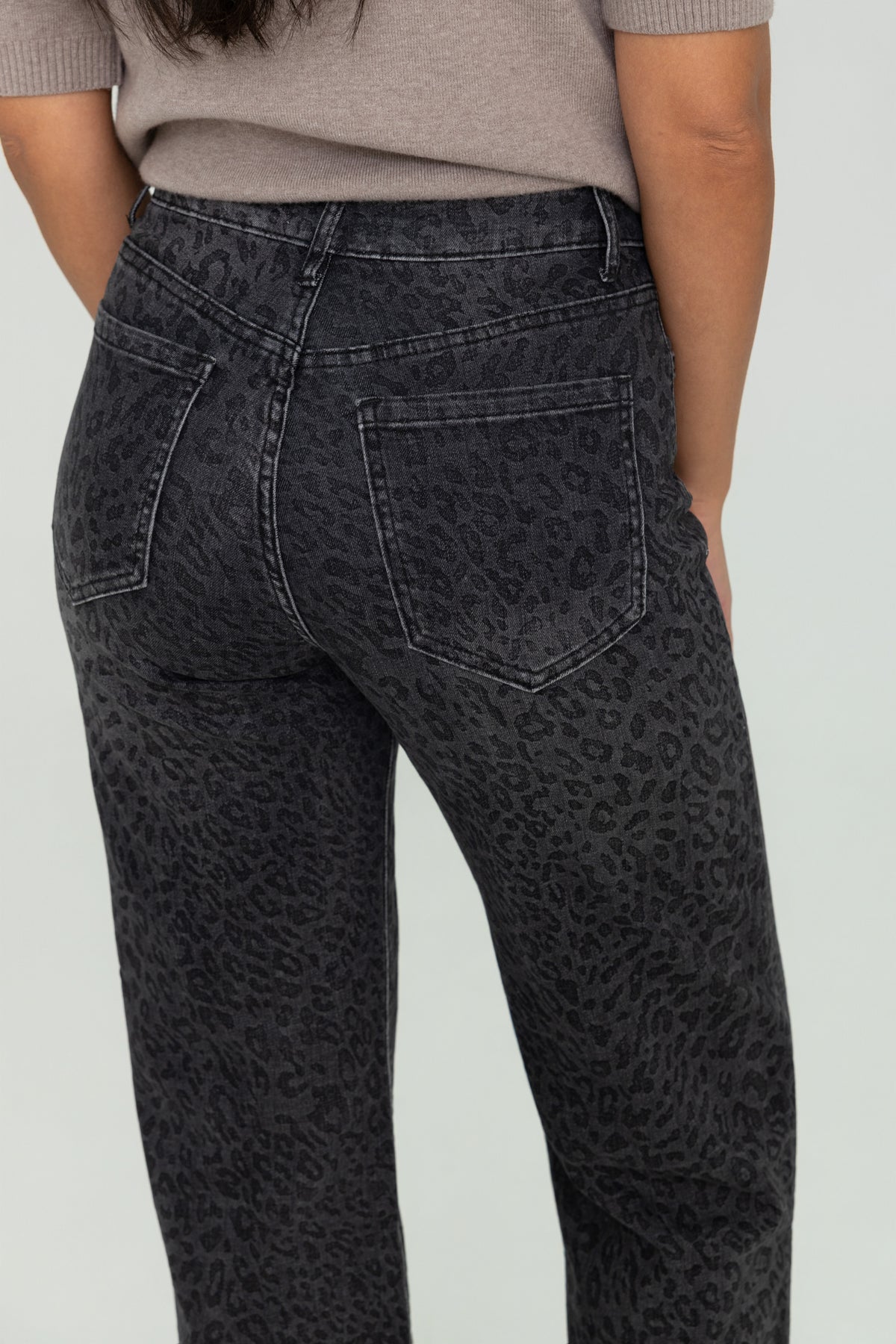 Jean Léopard Noir – Coupe Wide Leg