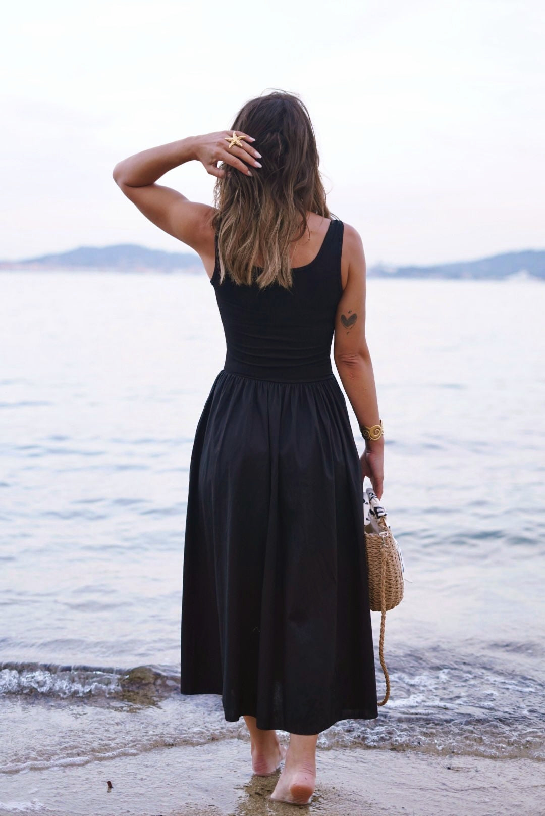 Robe noire longue – Élégante & intemporelle