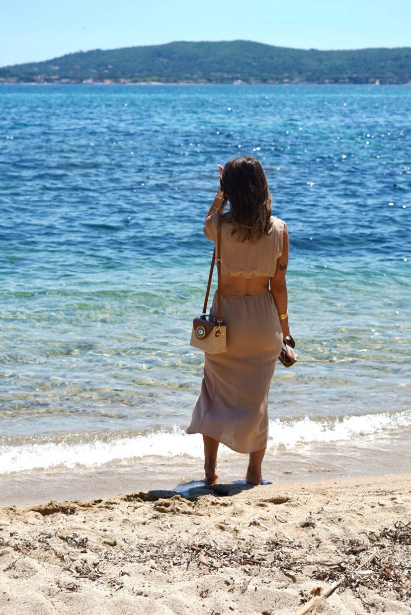 Robe estivale à découpe taille – Beige