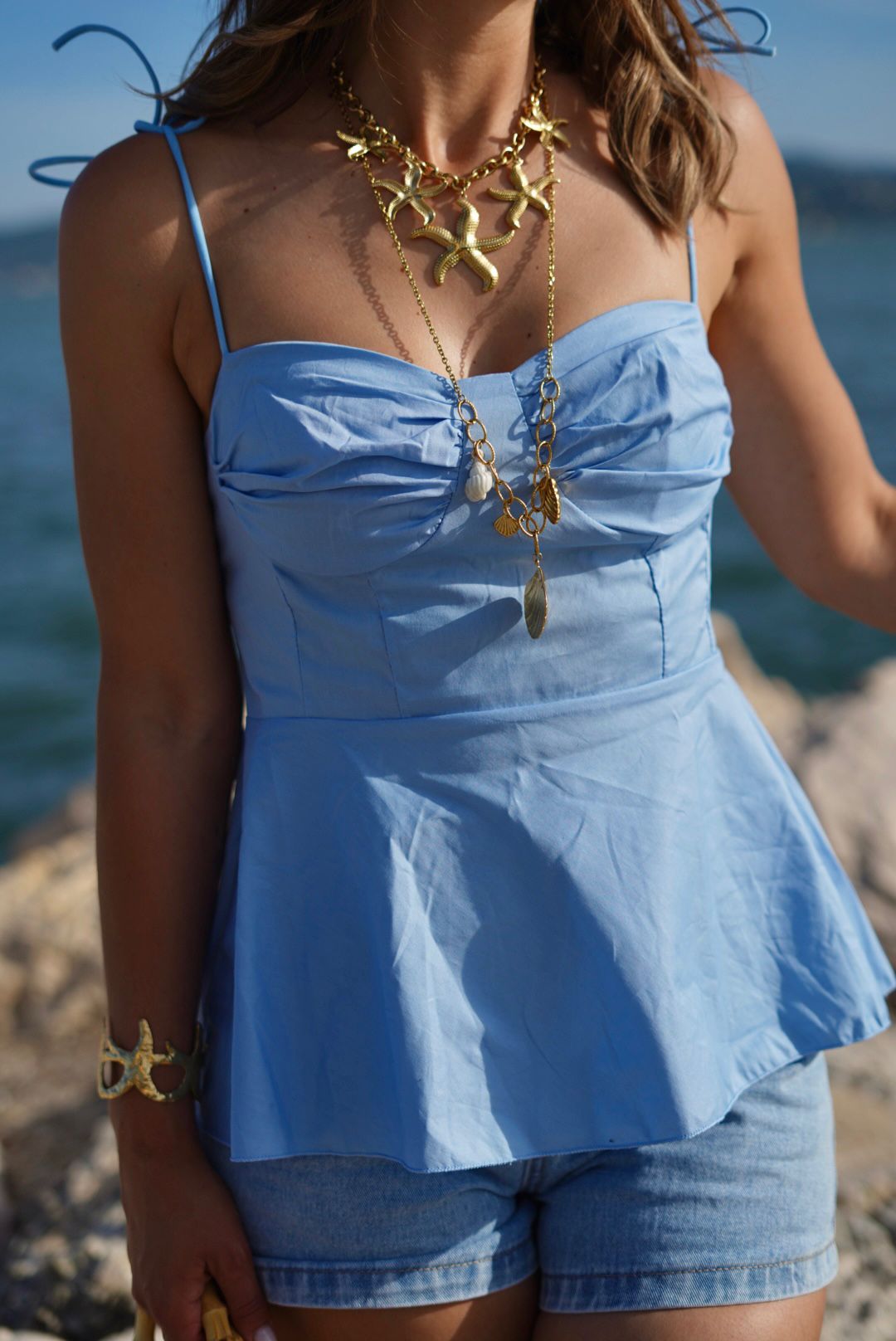 Top bleu à bretelles à nouer – 100% coton – Style estival