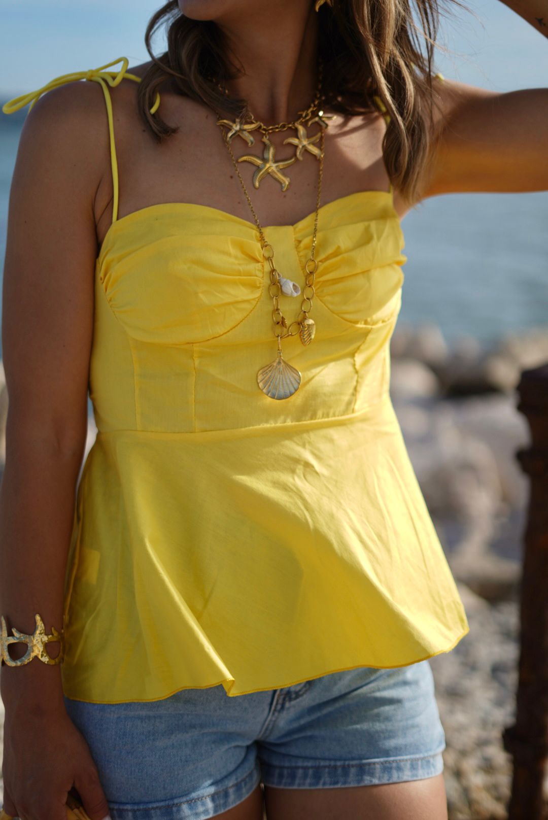 Top jaune à bretelles à nouer – 100% coton – Coup de cœur estival