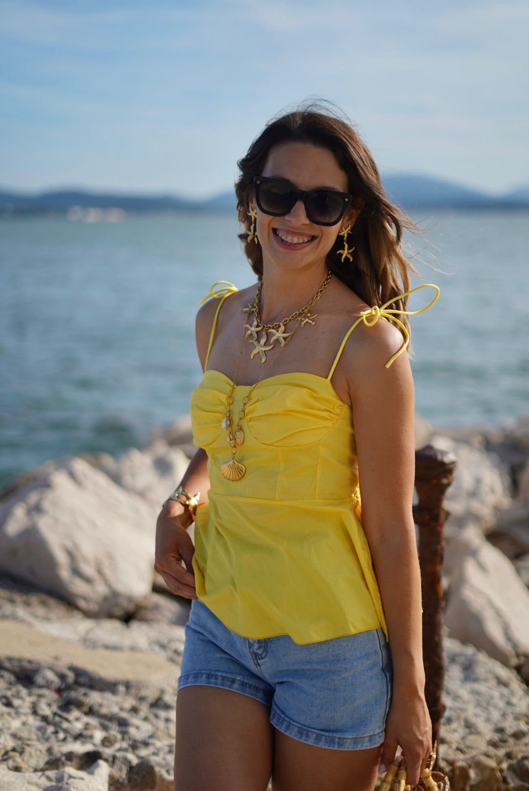 Top jaune à bretelles à nouer – 100% coton – Coup de cœur estival
