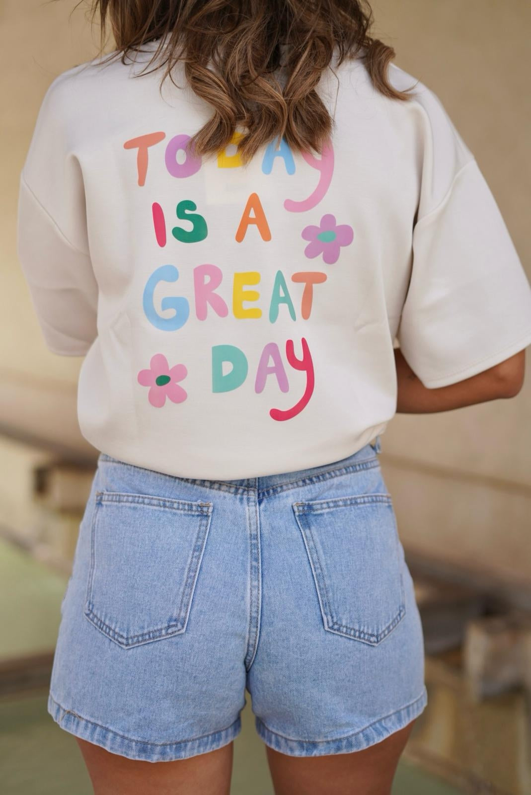 T-shirt "Today is a Great Day" – Look pétillant & vibes positives - Jad'Or la Mode- La mode au service-de-la-féminité