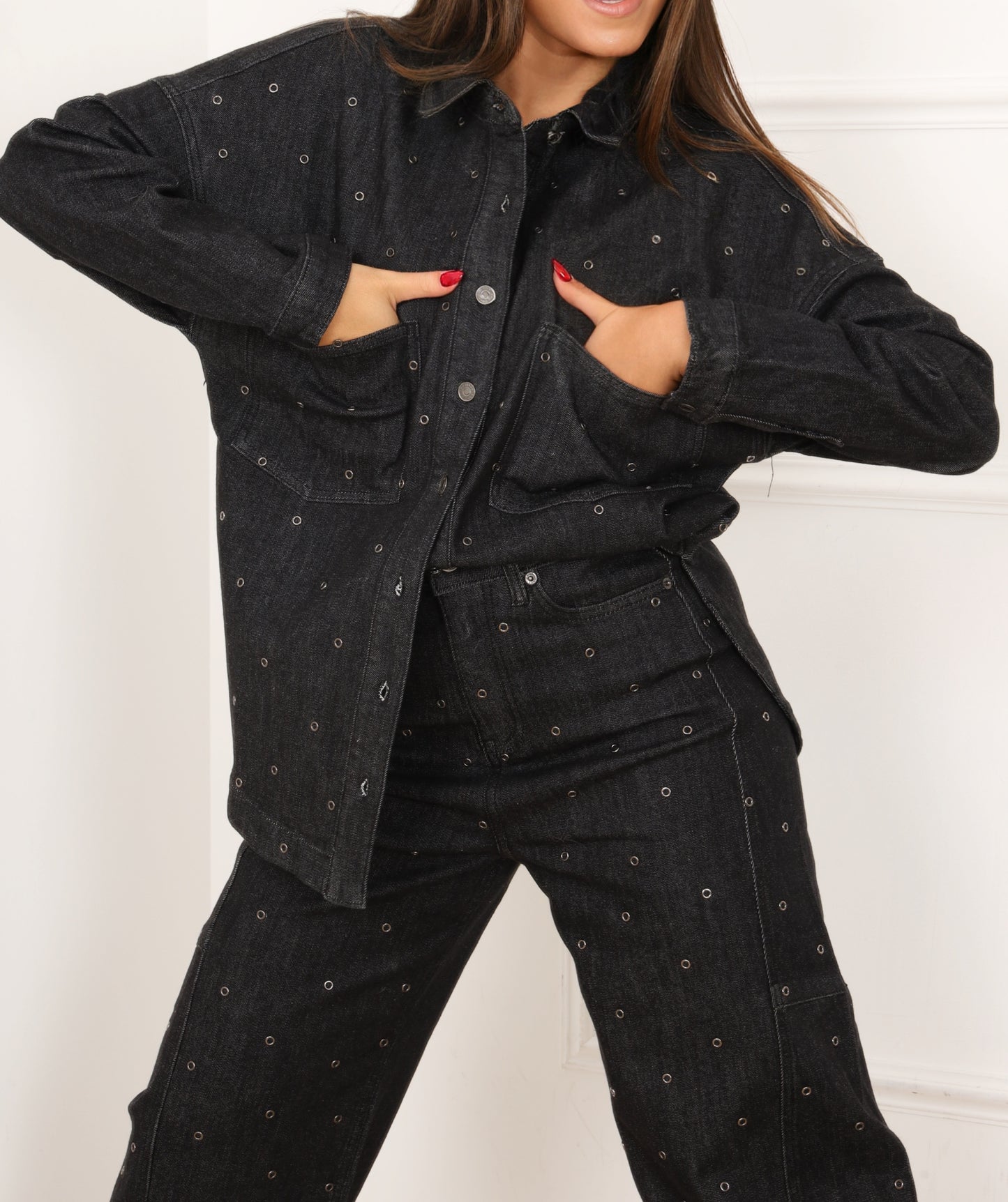 Veste en jean noir à œillets – Oversize, style rock chic 