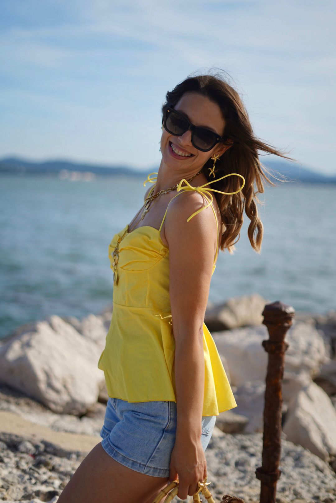 Top jaune à bretelles à nouer – 100% coton – Coup de cœur estival