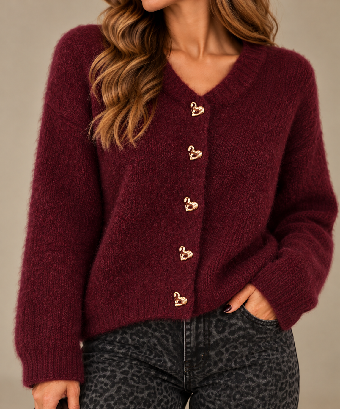 Cardigan bordeaux en maille douce – Boutons cœurs dorés