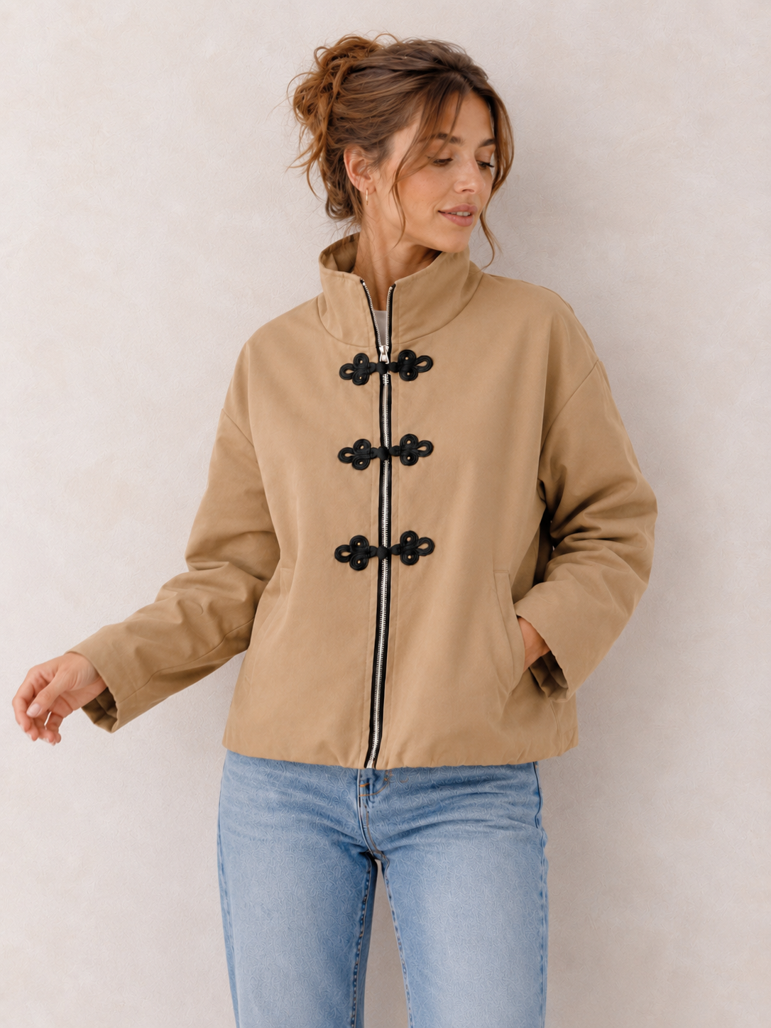 Veste Camel à Brandebourgs Noirs